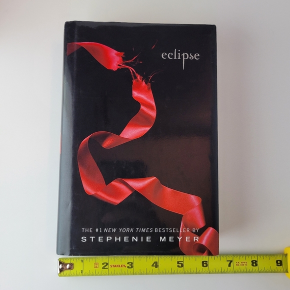 Eclipse, The Twilight Saga Book 3 (Hardcover) - Picture 4 of 9